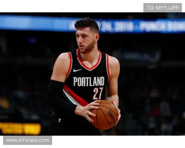 优素福努尔基奇赛前入场穿搭曝光社媒更新引热议与篮球气场风格时尚融合 优素福努尔基奇赛前入场穿搭曝光社媒更新引热议与篮球气场风格时尚融合